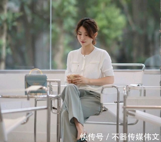 时尚博主 敢穿太重要了,大胆尝试不一样的穿搭风格,演绎美丽的视觉盛宴