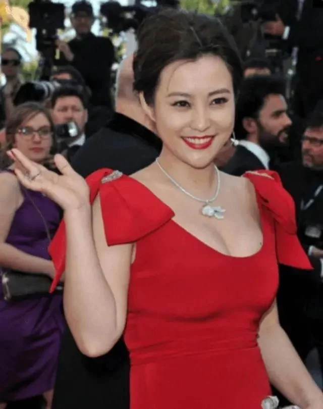 与邓超分手后,她先嫁李光洁,二婚嫁给刘烨,如今41岁又单身了 与邓超分手后,她先嫁李光洁,二婚嫁给刘烨,如今41岁又单身了