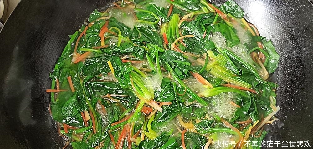 教你菠菜爽口解腻的做法,几分钟上桌,营养好吃做一大盘不够吃