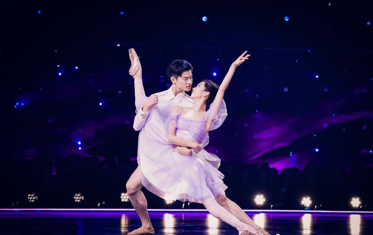  气氛|双人舞者身份成疑？《舞蹈风暴》第二季张艺兴爆笑抛梗化身气氛王