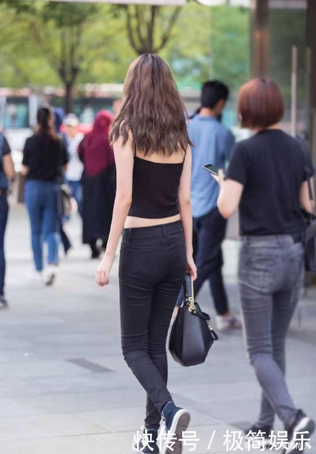 背心|悬带背心如何搭配赶时髦的人学习一下,逛逛街这样穿才清爽明亮