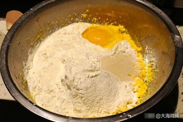 这饼手不沾面就能做,比蛋糕面包都好吃,上桌孩子抢着吃,真解馋