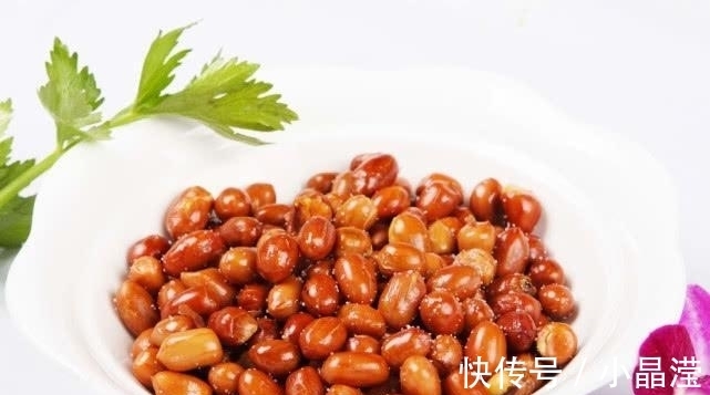 花生米|大厨透露, 花生米先处理一下再炸, 又香又脆还不会糊, 新手也行