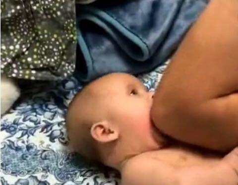 爸爸|宝宝睡醒发现爸爸被胳膊挡着,随后宝宝的动作,实在太可爱了