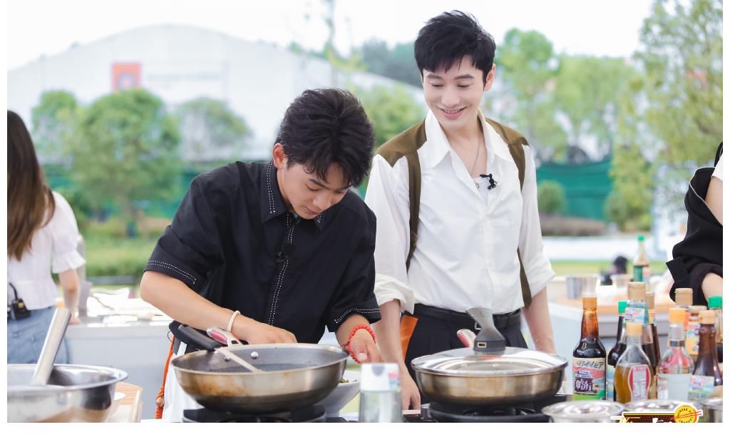 勤劳|《中餐厅》第二期口碑逆袭，全员勤劳，只做菜，不尬聊，节奏飞快
