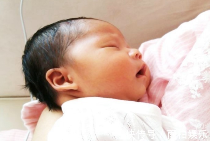 宝妈|婴儿何时能睡“整夜觉”家长注意3个方面,夜里带娃睡得更香