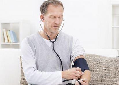 高血压|高血压不想“脑出血”,这几种东西最好少碰,多吃一口当心血压“狂升”