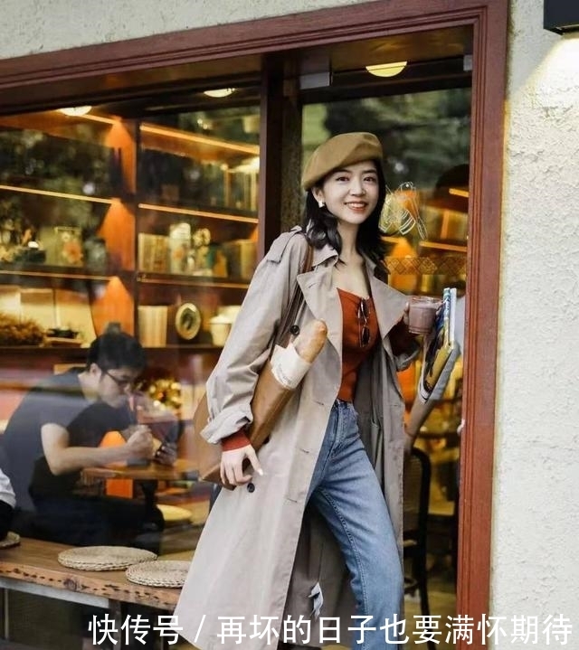 女人们，入冬后别忘记“风衣”穿搭，瞧三木示范，气质高级显身材