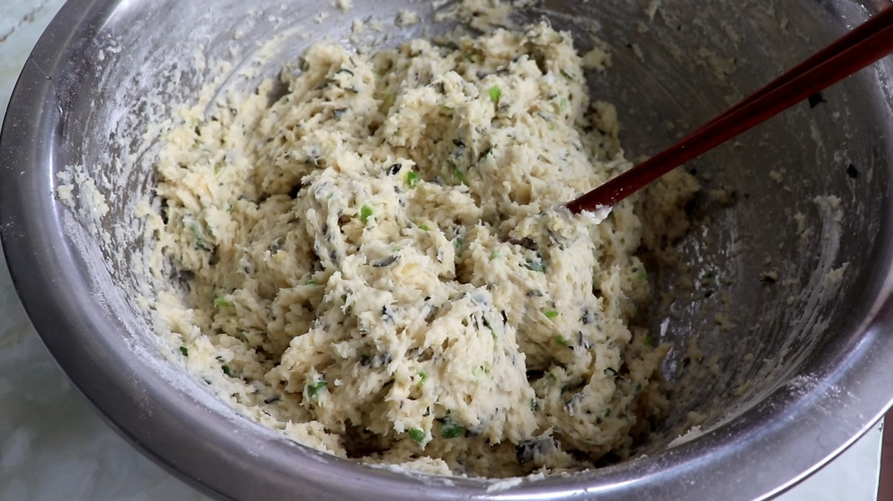 想吃油饼不用出去买了,做法诀窍教你在家做,比买的油饼好吃多了