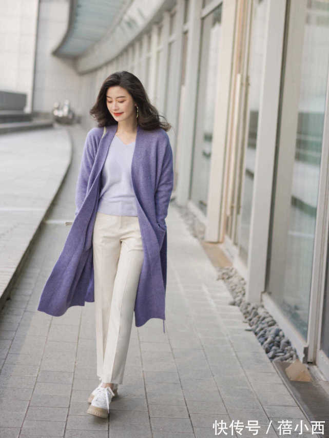 美眉 “小黑裤”out了!2022年最流行穿小白裤,学博主这样搭配很高级