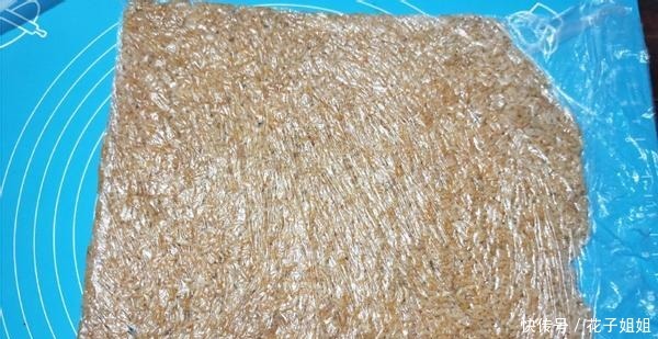 把鸡蛋打进剩米饭里,学会这新吃法,越吃越上瘾,上桌就抢光