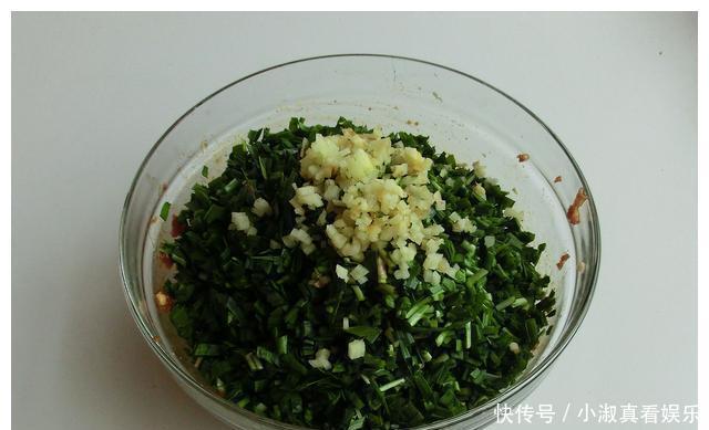 包韭菜馅饺子,直接拌是大错特错,很多人搞错,饺子不鲜也不香