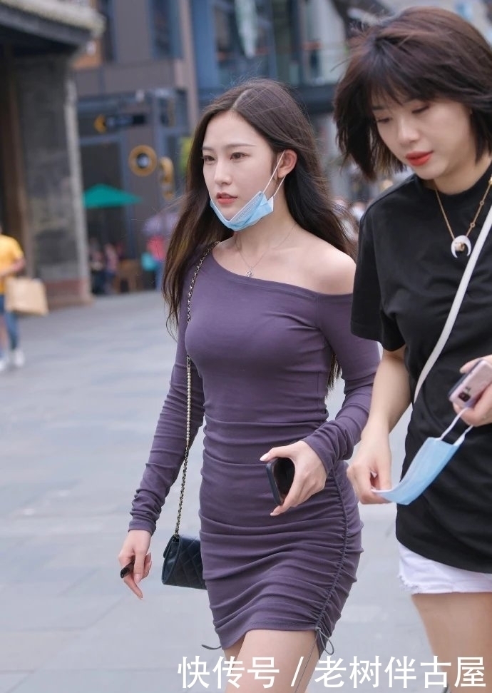 美女的修身连衣裙,既显瘦又有魅力,“照搬”就行!