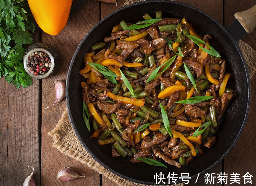 植物油|炒牛肉时，别再用料酒腌制了，学会这样做，牛肉又滑又嫩没腥味