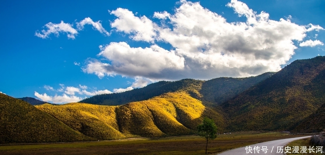 香格里拉这个人迹罕见的地方,景色优美,绕海骑行是最佳选择