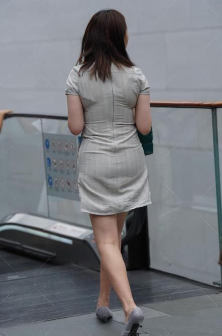 姑娘 微胖姑娘选择一件灰色的旗袍,不仅显瘦还彰显出浓浓的女人味