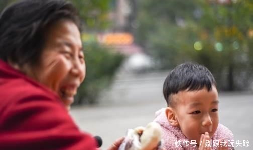 二胎|辈分乱的家庭,出门都是尴尬:外甥女去幼儿园接舅舅反被当成妈