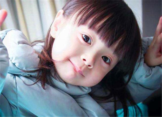 读音|爸爸姓“左”妈妈姓“右”,听完女儿的自我介绍,老师都夸赞不已