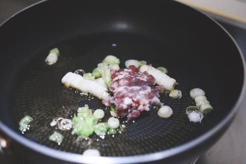  甜香|石锅嫩豆腐汤色泽诱人，甜香嫩滑，看着很红，辣度很低，满嘴回甘