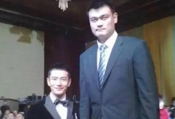 和姚明合影瞬间,朱婷小鸟依人,丁俊晖想哭,