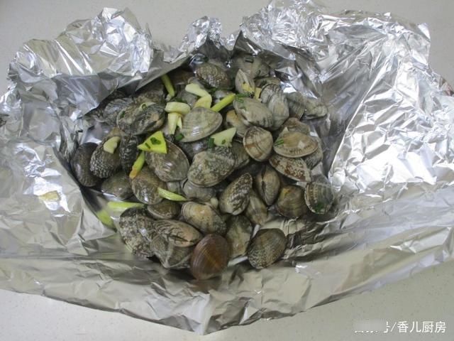 孩子|1分钟让花蛤吐净泥沙，这样做，鲜香味美，孩子还嫌我买少了