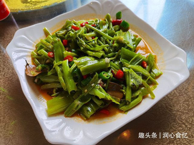 五一假期，4姐弟一大家子聚餐，15分钟上一道菜，菜没上完人走了