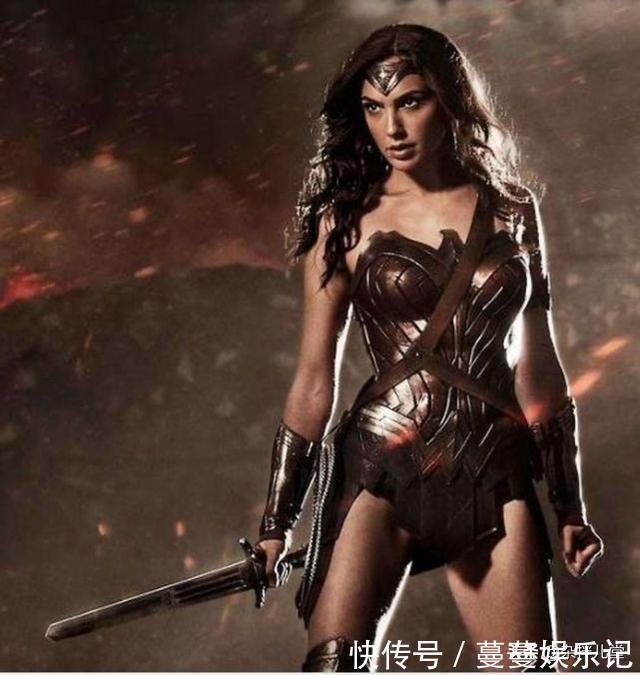 白瘦幼|“巨婴”试穿优衣库童装:病态“白瘦幼”画风作妖,是审美倒退?