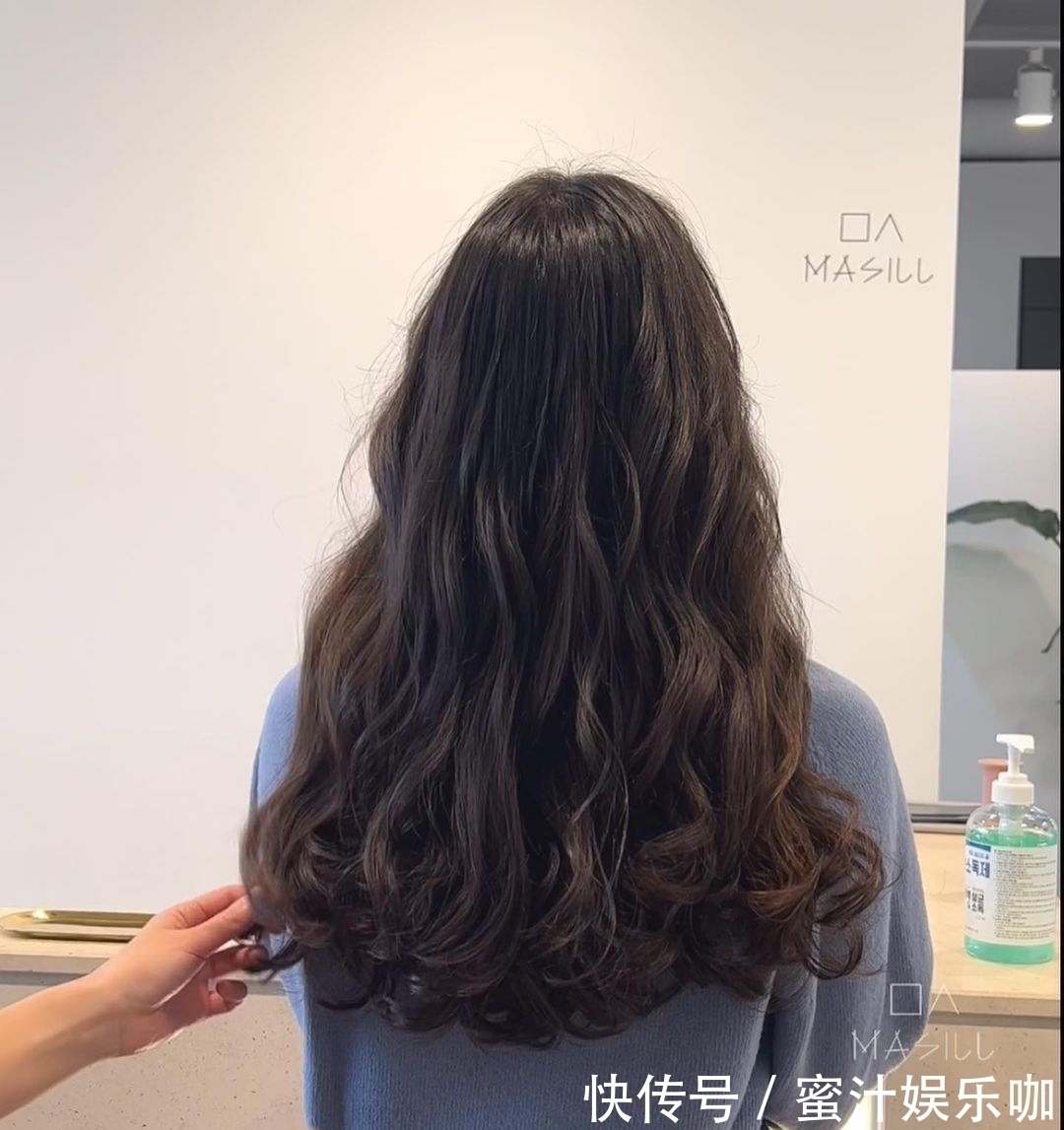 利落 大波浪半扎发利落短发,流行发型有多美?让人越看越想剪