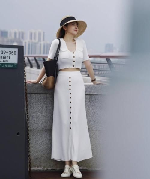 直筒裙|半身裙不要买太多，有这三款就够了，时尚度爆表，三木都在穿