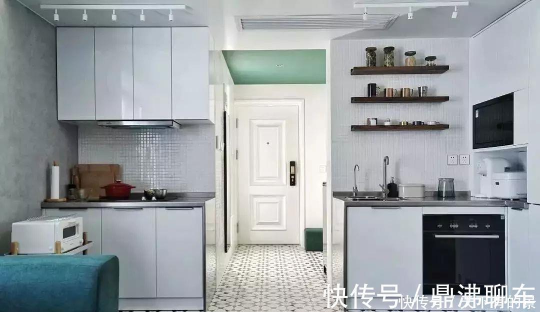 墙面|49平小公寓,进门就是衣帽间,开放式卫生间浴缸放明处,前卫!