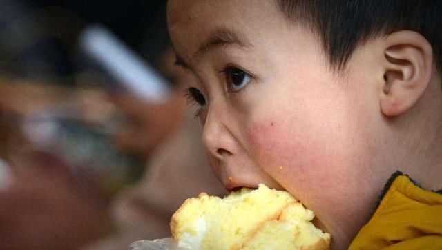 个子|三胞胎个子都矮小!医生:这食物比泡面还伤脾,难怪积食不长个