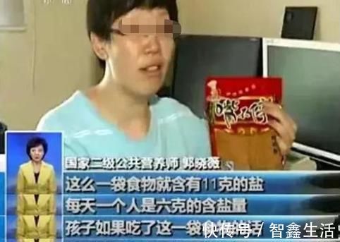 孙女|8岁女孩下巴成“马蜂窝”,5毛钱一包的辣条,还在给孩子吃么