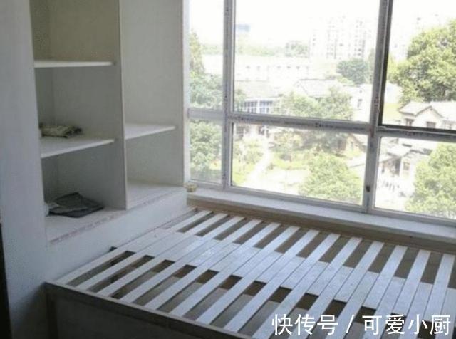 靠背|邻居家的榻榻米真实用,不仅解决了空间问题,也不会受潮了!