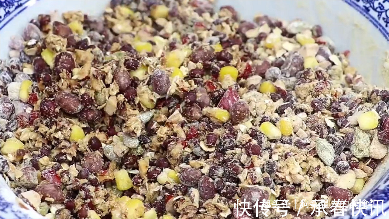 水晶|红豆不要炒豆沙了，教你一道水晶杂粮包，软糯香甜，好吃不胖