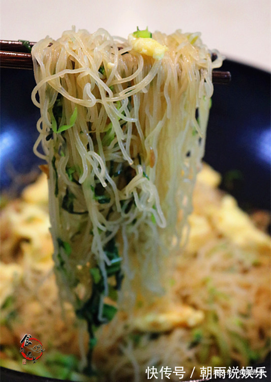 不煲米饭时,我家常吃此款主食,比面条清爽,食材搭配很随意