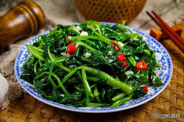 冬天宁可不吃肉，吃这10道素菜，清淡解油腻，暖胃驱寒人人吃得起