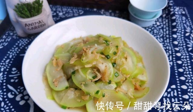 西葫芦|秋天，我家儿子爱吃这菜，做法特简单，营养极高，孩子长个头！