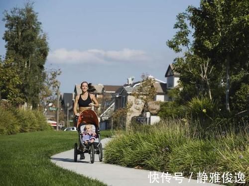 草坪|揪心!出生40天的女婴在草坪晒太阳,被一旁玩耍的小孩踩伤头部