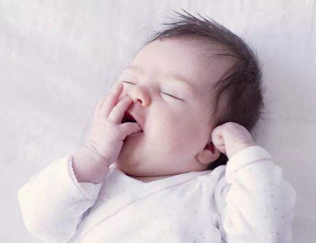 宝宝|6月龄宝宝会有以下“本领”,如果不达标,建议家长做个全面检查