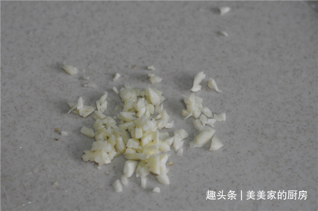 我家五花肉从不红烧,淋一勺酱油,不炒也不炖,一大盘不够吃!