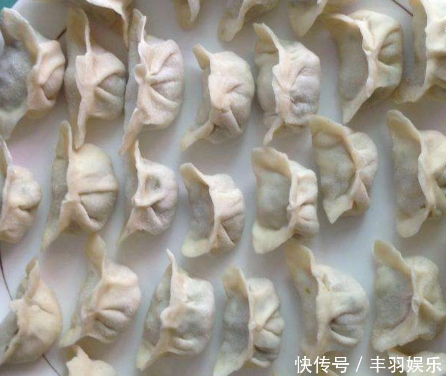 芹菜|这菜铁含量是西红柿的20倍，才1块钱，包成饺子比白菜萝卜馅都香