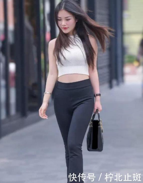 貌若天仙的美女,一件碎花连衣裙外搭白色开衫,唯美气质