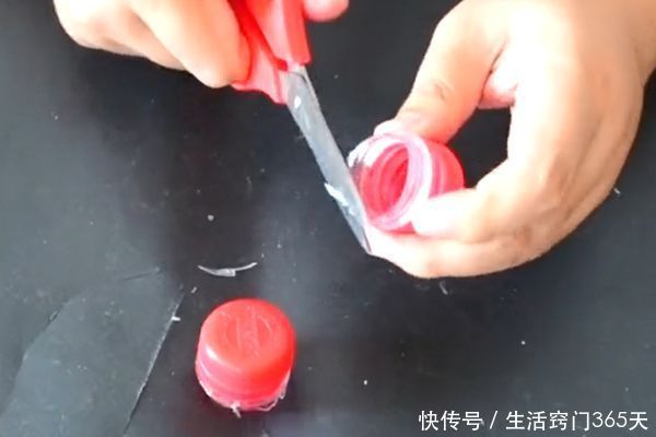 把塑料瓶的瓶口剪下来,做出来的东西太有才了,家家户户都用得到