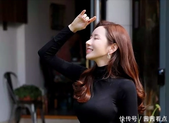 美女写真:气质优雅的温柔美女,一笑倾城