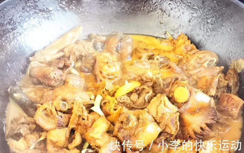 炖鸡要不要先汆水？看看步骤就懂了，炖的不好吃是因为少了这步