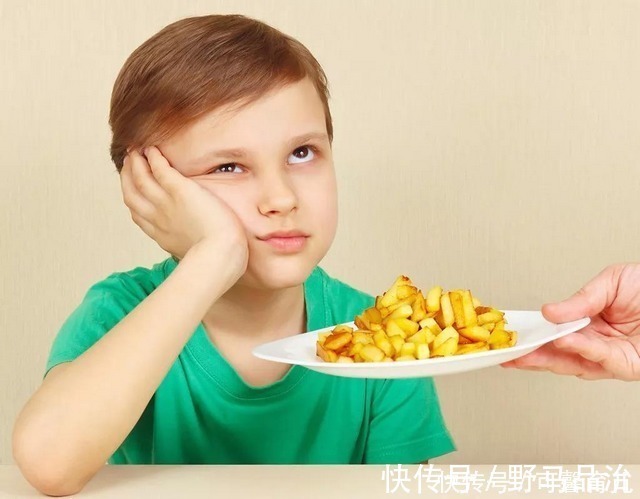 父母|五岁宝宝身高仅一米正常吗?父母粗心大意,毁掉的不止孩子的身高