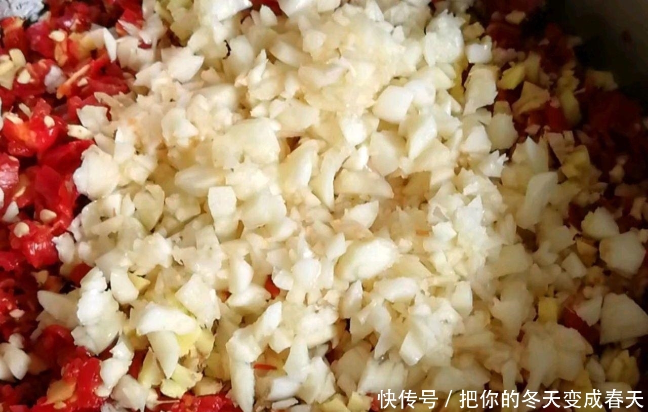 超香剁椒酱是怎么做的,切碎加盐就能做好?没你想的那么简单