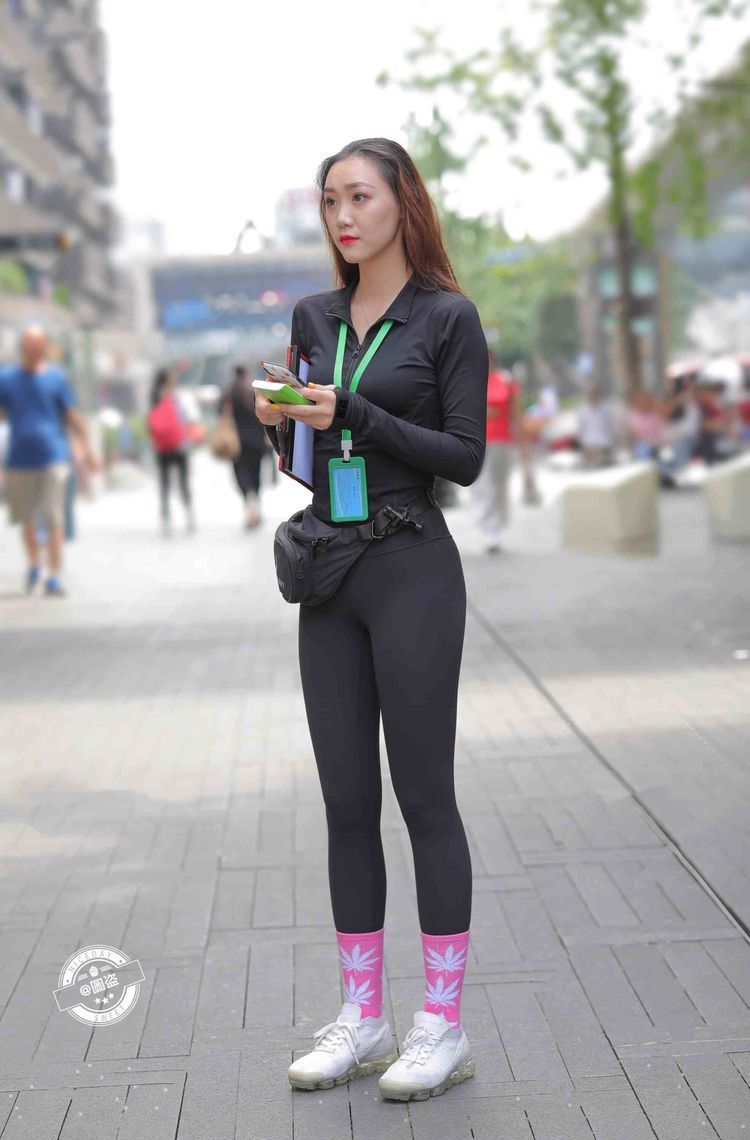 俏皮 时尚俏皮的打底裤穿搭凸显优雅态度,轻盈大方又显气质