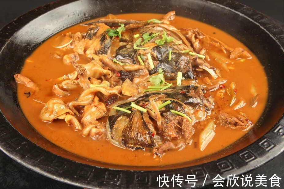 不管炖什么鱼，都别用料酒去腥，多放1味料，鱼肉鲜香，还没腥味