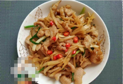 我家就越喜欢这菜，鲜香下饭，每回炒一盘，不够吃还怨我